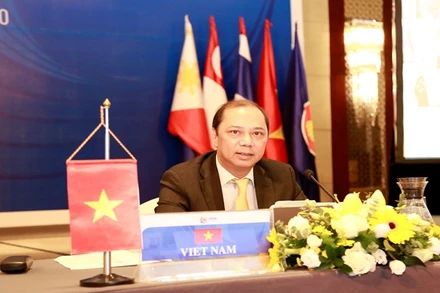 Thứ trưởng Ngoại giao Nguyễn Quốc Dũng chủ trì cuộc họp trực tuyến liên ngành của các quan chức cao cấp ASEAN ngày 20-7. (Ảnh: Bộ Ngoại giao)