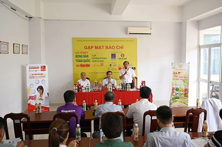 Đông đảo phóng viên các cơ quan báo chí cùng các đại biểu dự buổi họp báo tại nhà thi đấu Hồ Xuân Hương (quận 3, TP Hồ Chí Minh). Ảnh: DUY LINH