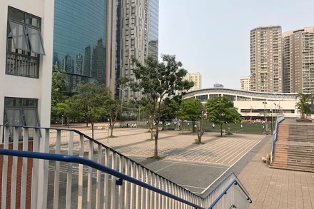 Trong khuôn viên Trường THPT chuyên Hà Nội - Amsterdam (Ảnh minh hoạ)