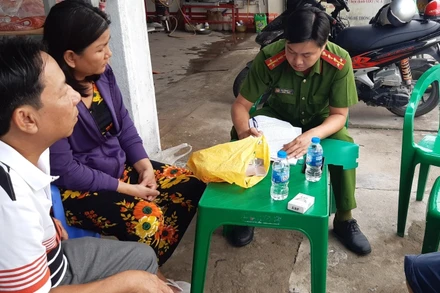 Các nạn nhân trình báo với sự việc với lực lượng công an.