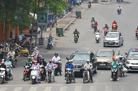 Để bảo đảm việc phòng, chống dịch Covid-19 hiệu quả, việc đeo khẩu trang ở những nơi công cộng, tập trung đông người là rất cần thiết.