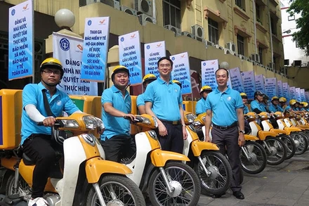 Ra quân hưởng ứng Ngày Bảo hiểm y tế Việt Nam (Ảnh: Phạm Linh).