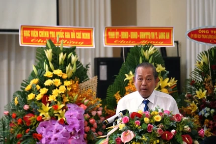 Phó Thủ tướng Thường trực Chính phủ Trương Hòa Bình phát biểu tại hội thảo. 