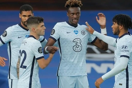 Các cầu thủ Chelsea xuất sắc thắng Crystal Palace 3-2.