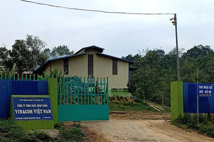 Công ty TNHH xuất nhập khẩu Vinacom Việt Nam vi phạm Luật Xây dựng, Luật Đất đai nhiều năm nhưng chính quyền huyện Bạch Thông chậm chễ xử lý. 