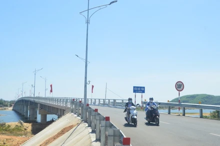 Cầu Hải Tân đưa vào sử dụng, góp phần thay đổi diện mạo thị xã Đức Phổ.