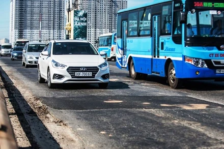 16 tuyến buýt qua cầu Thăng Long sẽ được điều chỉnh lộ trình.