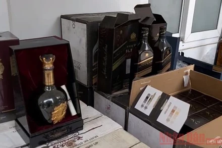 Số rượu ngoại nhập lậu bị lực lượng chức năng Đà Nẵng phát hiện.