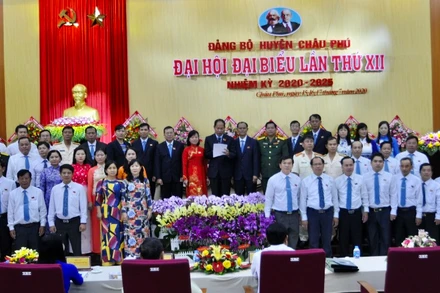 Ban Chấp hành Đảng bộ huyện Châu Phú khóa 12.