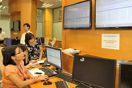 Một phiên đấu thầu điện tử TPCP.