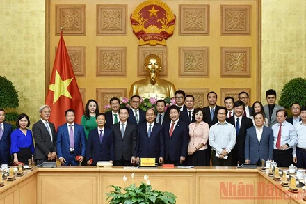 Thủ tướng Nguyễn Xuân Phúc với lãnh đạo các doanh nghiệp tiêu biểu.