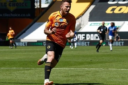 D.Jota ghi bàn thứ ba cho Wolverhampton.