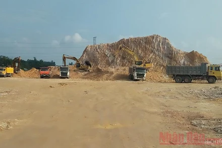 Nhiều đồi, núi được san ủi trong quá trình xây dựng KCN Sông Công 2.