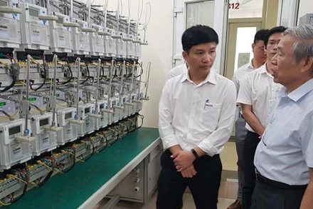 Đoàn công tác liên ngành kiểm tra việc kiểm định đồng hồ đo điện điện tử tại Công ty TNHH MTV Thí nghiệm điện miền Bắc