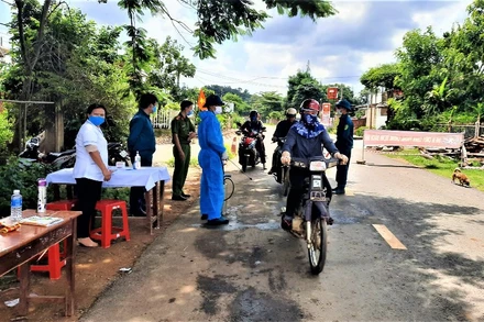 Cách ly khu vực có người mắc bệnh bạch hầu để phòng, chống dịch lây lan trong cộng đồng.