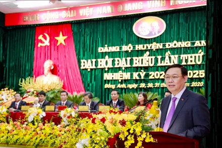 Đồng chí Vương Đình Huệ, Ủy viên Bộ Chính trị, Bí thư Thành ủy Hà Nội phát biểu ý kiến chỉ đạo đại hội. (Ảnh: DUY LINH)