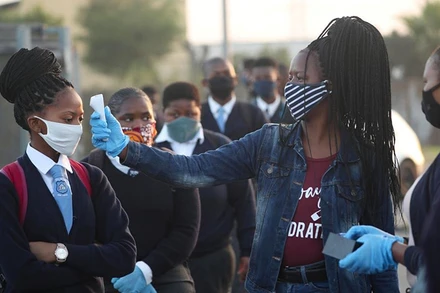 WHO lên tiếng cảnh báo về sự lây lan Covid-19 ở châu Phi. (ẢNH MINH HỌA: REUTERS)