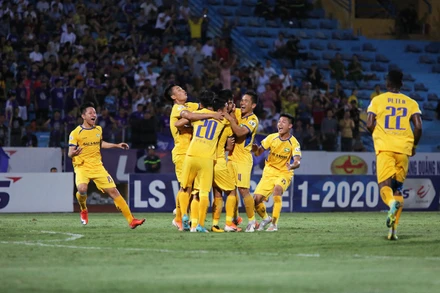 Sông Lam Nghệ An là CLB thứ ba trình đơn lên VPF. 