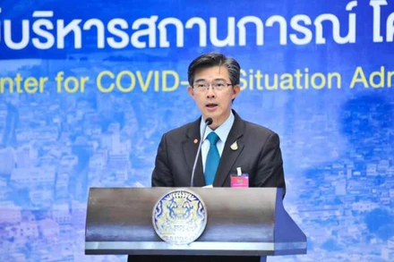 Người phát ngôn CCSA Taweesilp Visanuyothin thông báo cho phép du khách chữa bệnh nhập cảnh Thái Lan. (Ảnh: Bangkok Post)