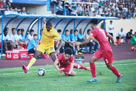 Covid-19 khiến giải bóng đá VĐQG LS V-League 2020 có nguy cơ tiếp tục bị hoãn lại.
