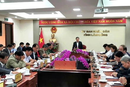 Chủ tịch UBND tỉnh Lâm Đồng: “Thực hiện mục tiêu kép, vừa chống dịch, vừa bảo đảm phát triển kinh tế”.