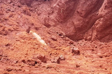 Phát hiện bom lớn khi san lấp mặt bằng.