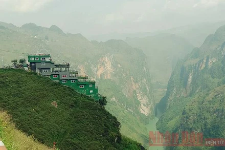 Công trình nhà nghỉ, nhà hàng Panorama trên đèo Mã Pì Lèng sẽ được cải tạo thành điểm dừng chân ngắm cảnh.