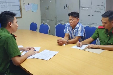 Hoàng Văn Thượng tại cơ quan công an