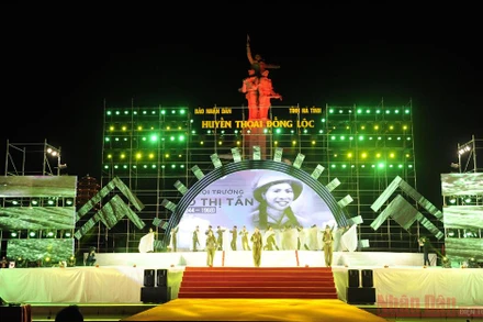 Chương trình nghệ thuật tri ân Huyền thoại Đồng Lộc (Ảnh: ĐĂNG KHOA)