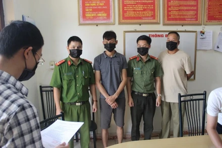 Các đối tượng tại cơ quan công an.