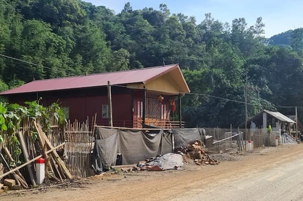 Căn nhà xây dựng lấn chiếm đất công.