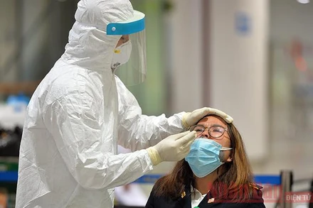 Triển khai xét nghiệm nhanh SARS-CoV-2 tại Hà Nội (Ảnh minh họa: Duy Linh).