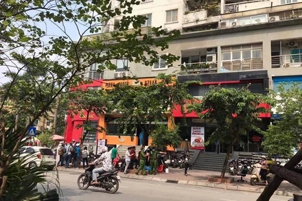 Hà Nội phong tỏa cửa hàng nơi BN 447 làm việc.
