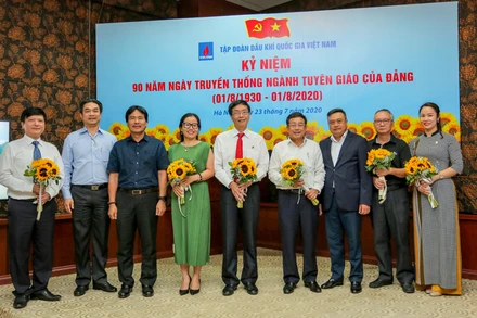 Tri ân các lãnh đạo Ban Tuyên giáo Đảng ủy tập đoàn qua các thời kỳ.