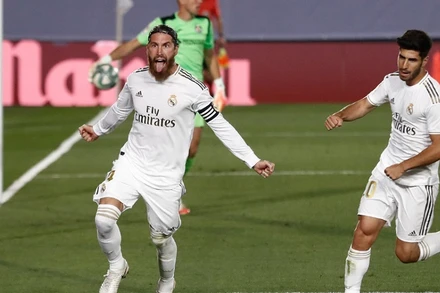 Sergio Ramos (trái) ghi bàn thắng duy nhất của trận đấu, giúp Real Madrid có chiến thắng quan trọng trên sân nhà trước Getafe. (Ảnh: Real Madrid CF) 