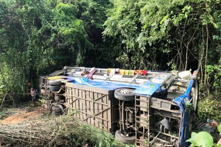 Hiện trường vụ TNGT ở Kon Tum.