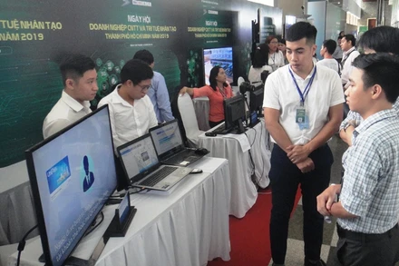 Các gian hàng trưng bày sản phẩm công nghệ thông tin tại Ngày hội Doanh nghiệp công nghệ thông tin và Trí tuệ nhân tạo TP Hồ Chí Minh năm 2019.