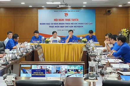 Ban Bí thư và đại diện lãnh đạo các Ban của T.Ư Đoàn TNCS Hồ Chí Minh tại điểm cầu hội nghị ở Thủ đô Hà Nội.