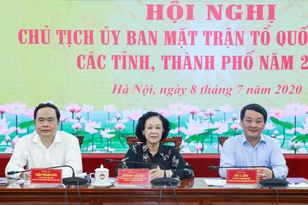 Các đồng chí chủ trì hội nghị. Ảnh: Quang Vinh.