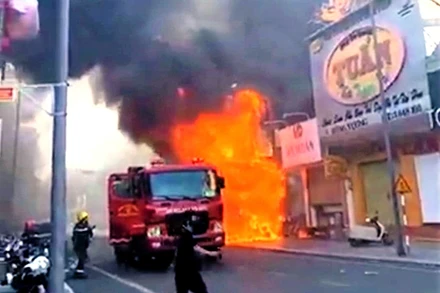 Cháy lớn shop thời trang ở trung tâm TP Huế