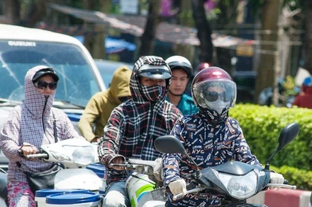 Tiếp tục nắng nóng gay gắt, nguy cơ cao cháy rừng ở Trung Bộ