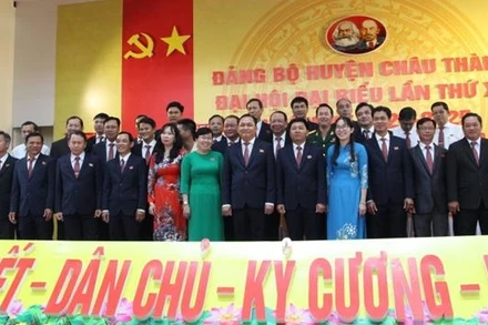 Ra mắt Ban Chấp hành khóa mới.