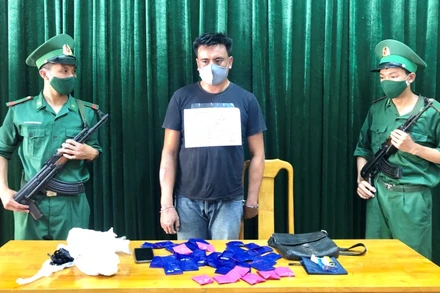 Đối tượng cùng tang vật trong vụ án.