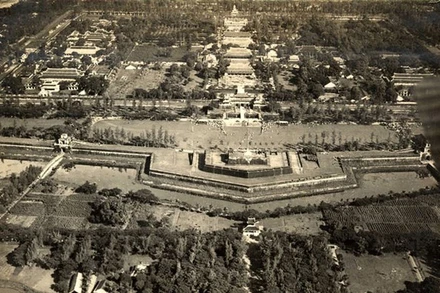 Hoàng thành Huế năm 1932. Ảnh: aavh.org