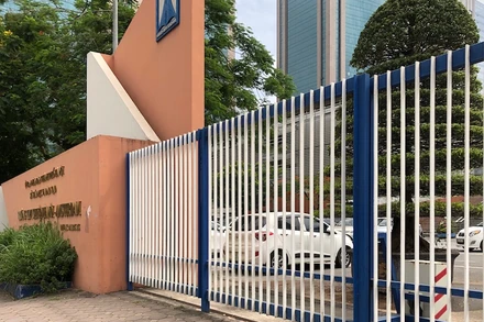 Trường THPT chuyên Hà Nội - Ámterdam.