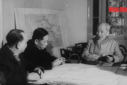 Bác Hồ họp Bộ Chính trị thảo luận một số nhiệm vụ cấp bách chống đế quốc Mỹ cứu nước (Ảnh tư liệu).