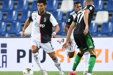 Cristiano Ronaldo đã có một trận đấu “im hơi lặng tiếng” trước Sassuolo. (Ảnh: Reuters)