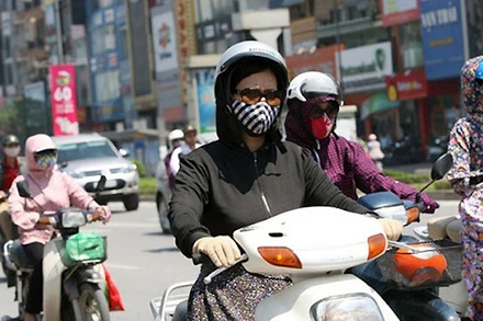 Nắng nóng gay gắt còn kéo dài trong nhiều ngày tới