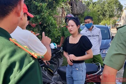 Lực lượng chức năng tiếp cận, làm rõ nhóm khách Trung Quốc nhập cảnh vào Việt Nam.