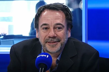 Nhà văn Michel Bussi. Ảnh: Tellereport.